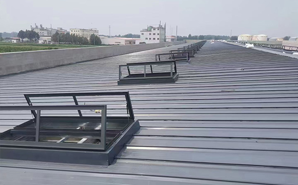 某中学室内体育馆宁强排烟窗改造项目