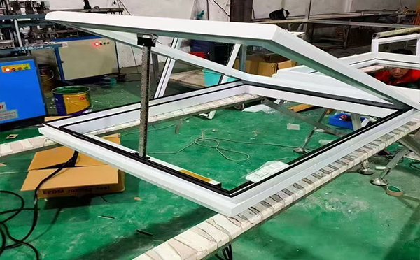 某地下车库出入口宁强排烟窗配置工程