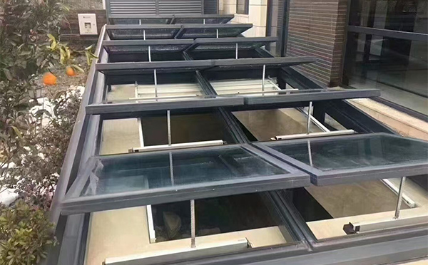 某轨道交通车辆维修车间宁强排烟窗应用